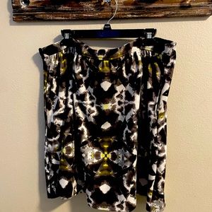 Mossimo skirt. Black white grey with yellow accent.